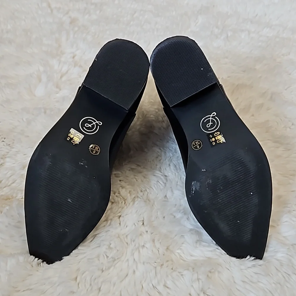 *SOLD* Chinese Filip Black Bootie, size 6, Like new with original box - Picture 8 of 12